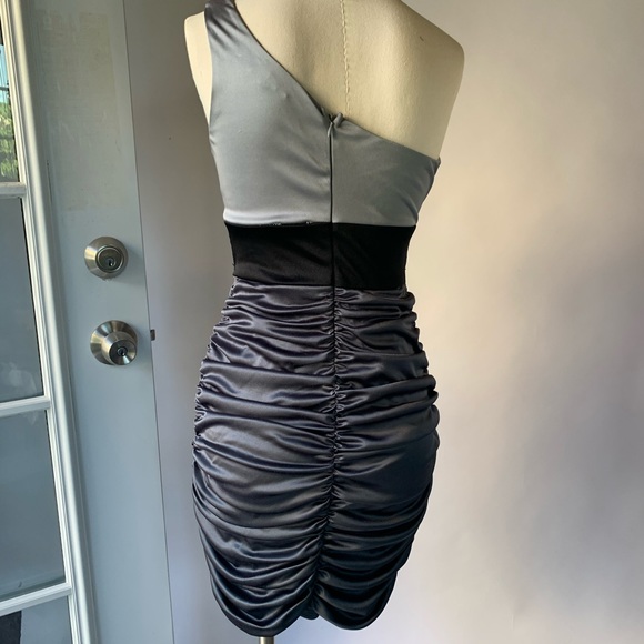 Dress - Picture 8 of 8